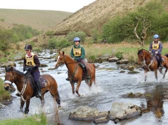 Passing a stream in an endurance contest